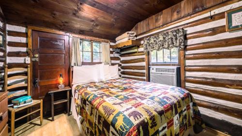 Log Cabin Motor Court Log Cabin Motor Court