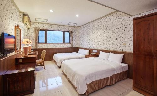 2 double beds