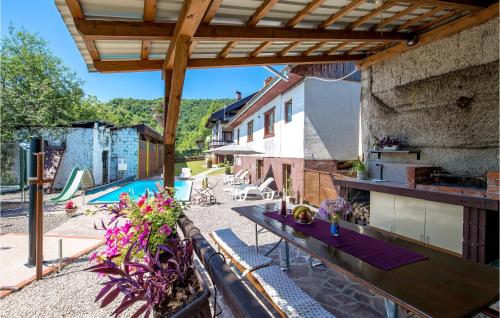 مطبخ, Beautiful Home In Plaski in Plaski