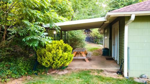 Log Cabin Motor Court Log Cabin Motor Court