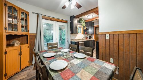 Log Cabin Motor Court Log Cabin Motor Court