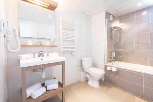 One-Bedroom Apartment image 10