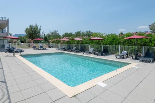 Swimming pool, Zenitude Hotel-Residences Cannes Mandelieu Confort in Mandelieu-la-Napoule