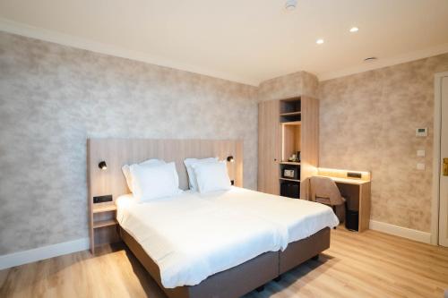 Standard Twin Room room in Golden Tree Hotel