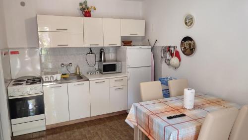  Apartmani Vinko Bol in Bol