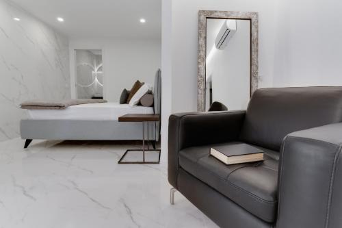Caralis Suites Rooms 2