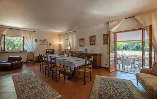 Beautiful home in Ponzano di Fermo with Jacuzzi, WiFi and 4 Bedrooms in Ponzano Di Fermo