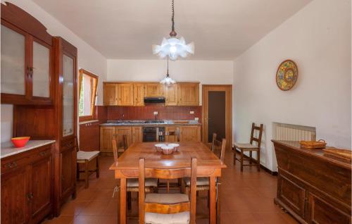 Konyha, Gorgeous Home In Ponzano Di Fermo in Ponzano Di Fermo