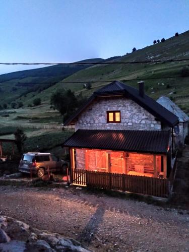 Prenociste B&M - Lukomir in Lukomir