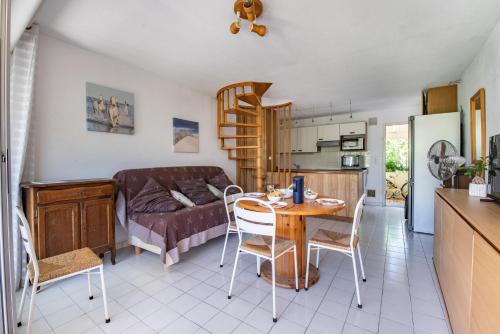 Two-Bedroom Apartment room in La Dunette