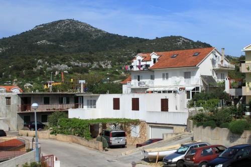 Apartments and rooms with parking space Hvar - 8717 - image 13