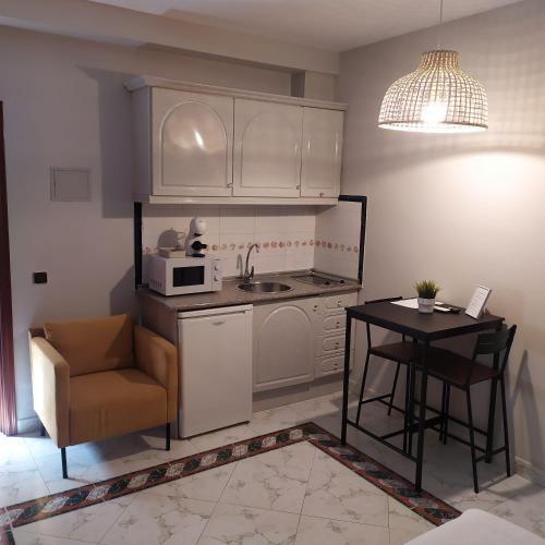 La Palmera Rooms - Tap to explore photos