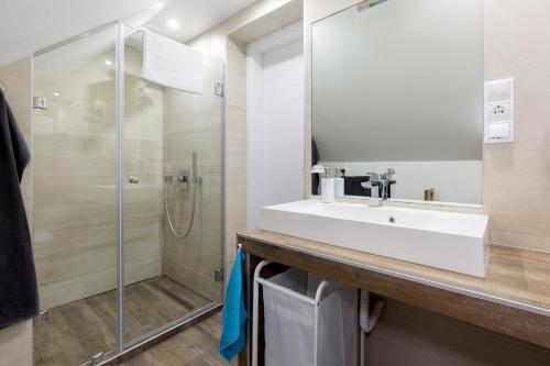 Budapest city center 2 bedrooms apartment - image 8