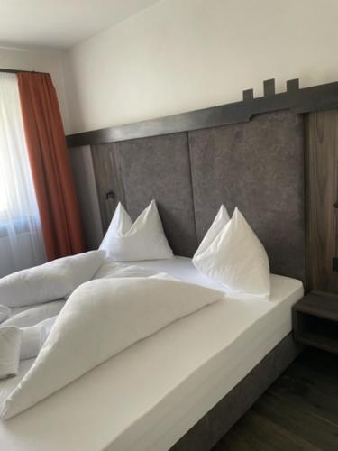 Nepomuk - Rooms | Restaurant | Pizzeria
