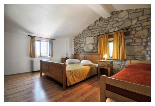 Family Room image 2