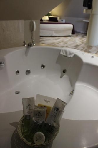 Tapón bañera mal: fotografía de Sercotel Hotel Palacio del Mar