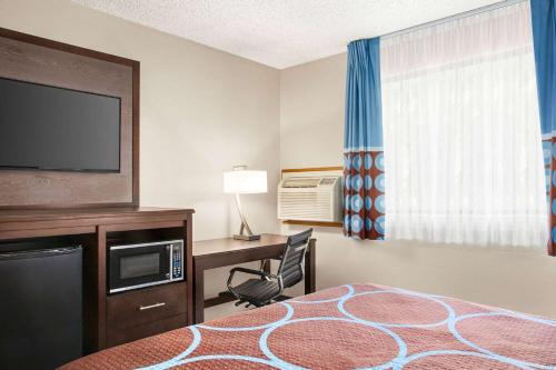 Super 8 by Wyndham Lenexa Overland Park Area/Mall Area Super 8 by Wyndham Lenexa Overland Park Area/Mall Area