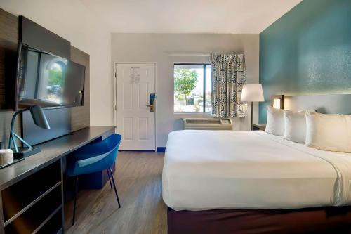 Studio 6 Suites Lawndale, CA South Bay in Lawndale, USA
