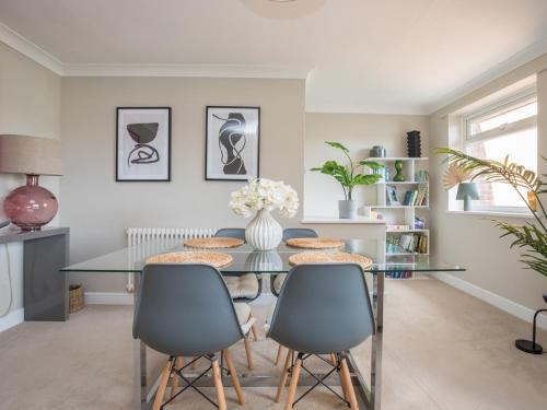 Pass the Keys Stylish 2 Bedroom Flat Apartment with Free Parking in Windsor, Windsor (fotografie 4)