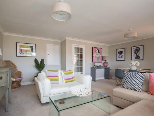 Pass the Keys Stylish 2 Bedroom Flat Apartment with Free Parking in Windsor, Windsor (fotografie 6)