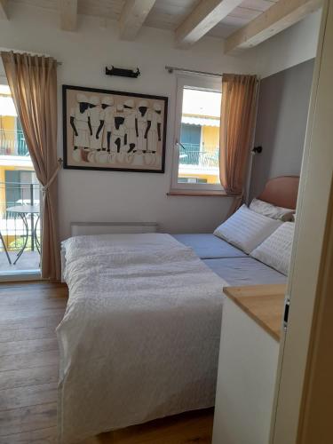 Double Room with Balcony and Sea View image 6