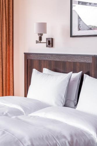 Standard Twin Room with Spa Access image 4