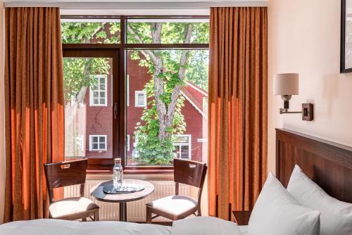 Standard Twin Room with Spa Access image 7