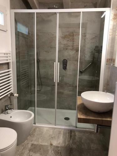 Double Room with Balcony and Sea View image 4