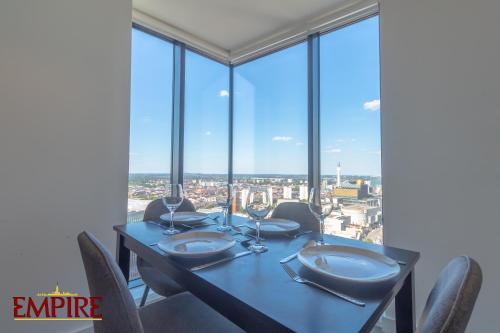 Stylish 2 Bed Apartment on Broad Street!, Birmingham (photo 7)