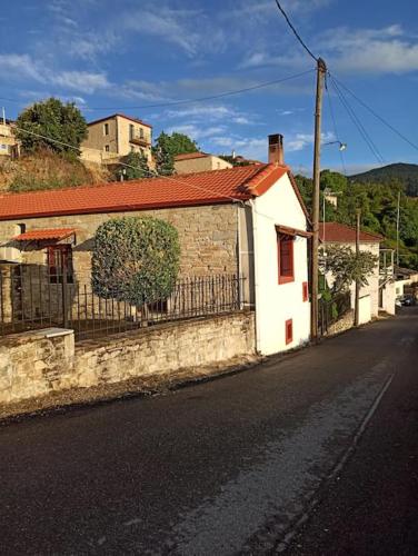 Magnolia Traditional Stone House in Vamvakou