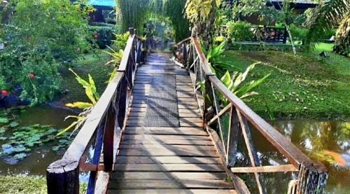 Sukau Backpackers Bed & Breakfast in Kota Kinabatangan