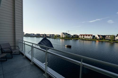 Erkély/terasz, Nomad Water Lodge in Strokel
