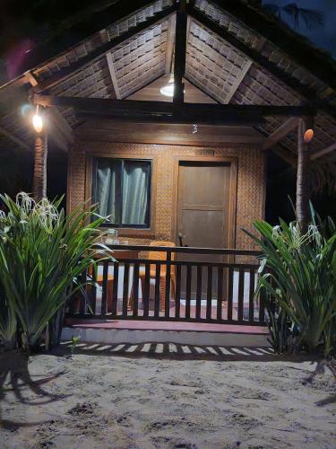 Zhaya's Beach and Cottages Room Type - Double Room with Balcony and Partial Sea View