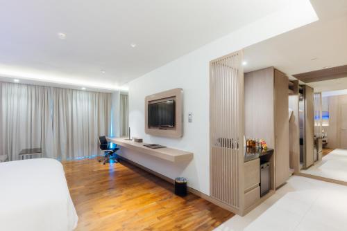 Premier Comfy Room image 10