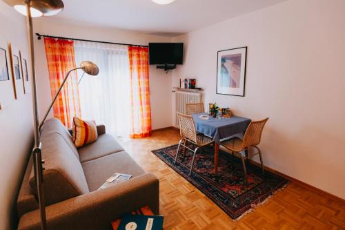 2 bedrooms, 3 beds