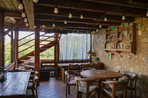 ห้องอาหาร, Rose Hip Hill Farm in บอรส์