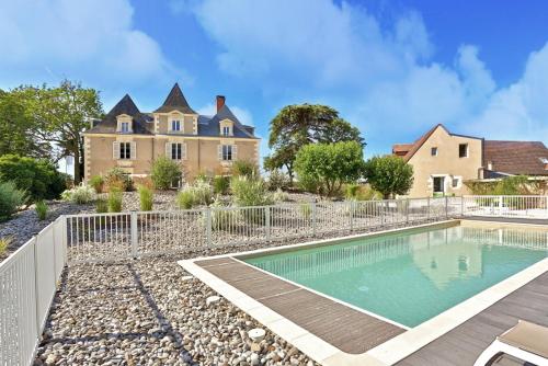 Hôtel & Restaurant - Le Manoir des Cèdres - piscine extérieure et climatisation 5