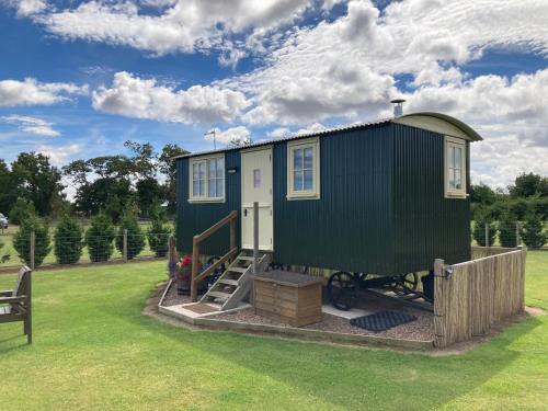 B&B Eyemouth - The Hawthorn Shepherds Hut - Bed and Breakfast Eyemouth