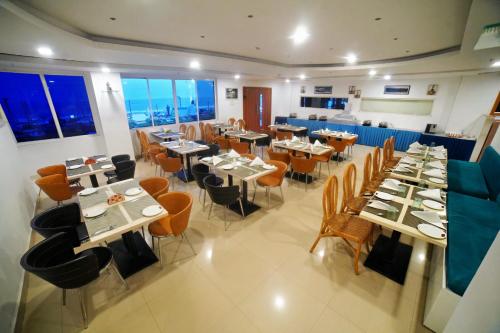 レストラン, ベイ ビュー ホテル ビザグ (Bay View Hotel Vizag) in ビシャーカパトナム
