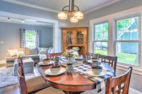 Bright Parma Home w/ Outdoor Space < 10 Mi to Dtwn in بروكلين - أوهايو