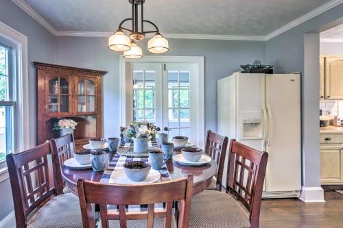 Bright Parma Home w/ Outdoor Space < 10 Mi to Dtwn in بروكلين - أوهايو