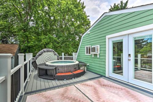 Epic Brunswick Apartment, Deck with Private Hot Tub!