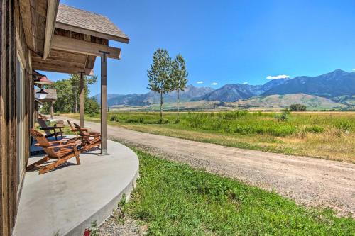 Dreamy Mountain-View Cabin Near Yellowstone! in Livingston, USA