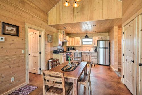 Dreamy Mountain-View Cabin Near Yellowstone! in Livingston, USA