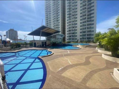 One Borneo Condominium 3bedroom with pool in 1 Borneo