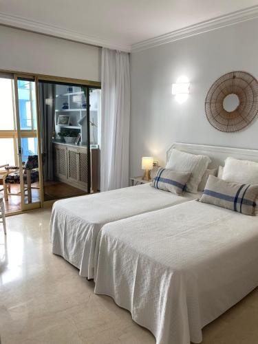 Precioso apartamento en primera línea de playa - Apartment - Marbella