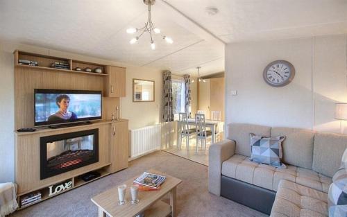 HV66 - FREE WIFI-3 Bedrooms Indoor Pool Loch Views Fishing Golf Riding Shooting Water Sports 15 Mins Drive To Beaches PASSES NOT INCLUDED Most Activities Will Not Be Available Out Of Season Please Check Before Booking, Newton Stewart (Foto 2)