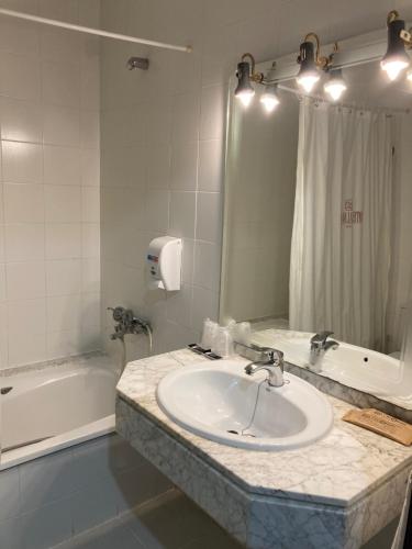 Hotel Almagro - image 3