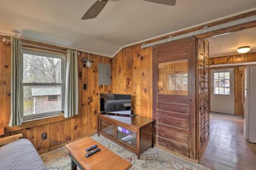 Walk to Marina Cute Gilford Cottage with Grill in Gilford, USA