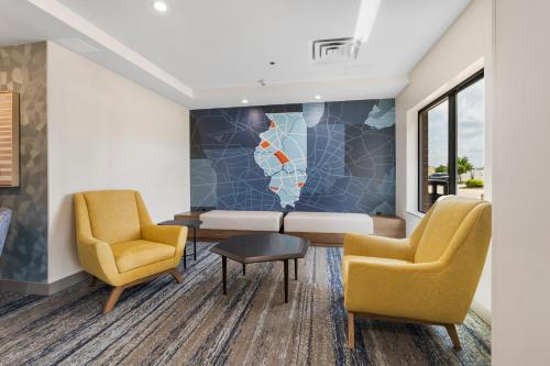 Lobby, Holiday Inn Express Peru-Lasalle Area By IHG in Peru (IL)